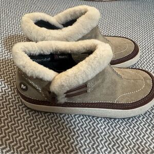 Merrell Beige Suede Shearling Lined Shoes/ slippers